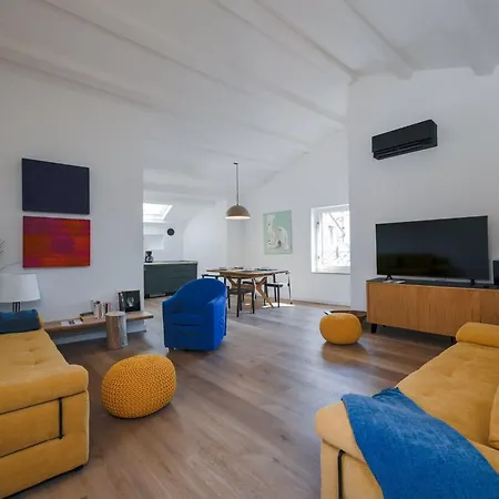 Radiant And Trendy Downtown - One Bedroom Rovinj