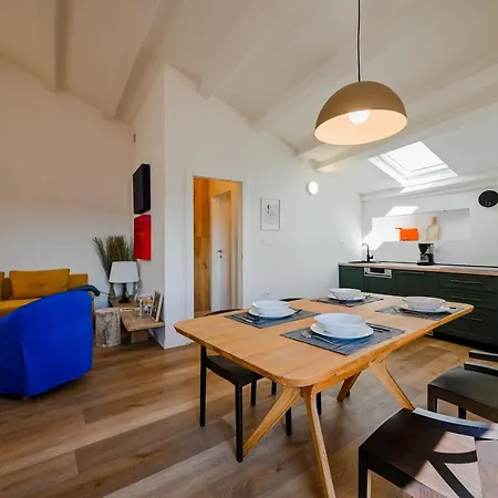 Radiant And Trendy Downtown - One Bedroom Apartment