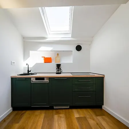 Radiant And Trendy Downtown - One Bedroom Apartament *