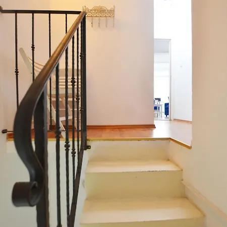 Radiant And Trendy Downtown - One Bedroom Apartment