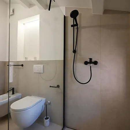 Radiant And Trendy Downtown - One Bedroom *