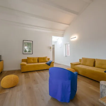 Radiant And Trendy Downtown - One Bedroom Rovinj