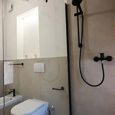 Radiant And Trendy Downtown - One Bedroom Apartment Rovinj