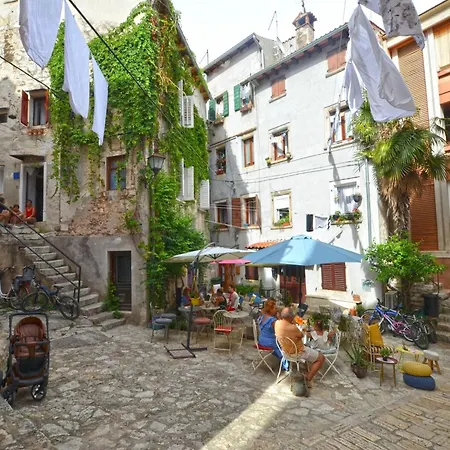 Radiant And Trendy Downtown - One Bedroom Apartment Rovinj